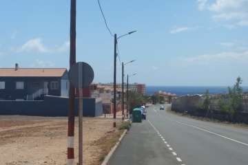 Alumbrado dota de iluminación al tramo de la carretera de Melenera que permanecía a oscuras (Foto TA)